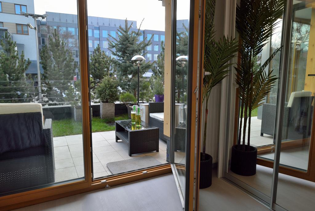 Garden Apartment Cracow- Shopping Mall 1Min, Underground Parking, Family Friendly, City Center Cracovia Esterno foto