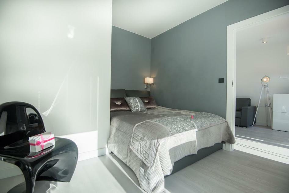 Garden Apartment Cracow- Shopping Mall 1Min, Underground Parking, Family Friendly, City Center Cracovia Esterno foto