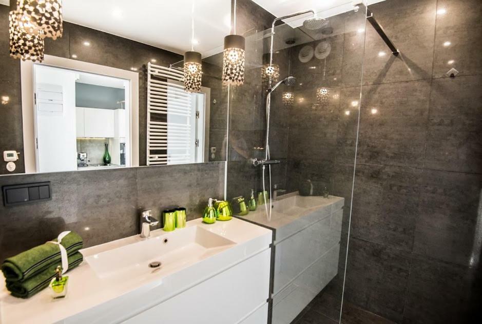 Garden Apartment Cracow- Shopping Mall 1Min, Underground Parking, Family Friendly, City Center Cracovia Esterno foto